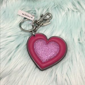 GLITTER HEART BAG CHARM (COACH F39533)